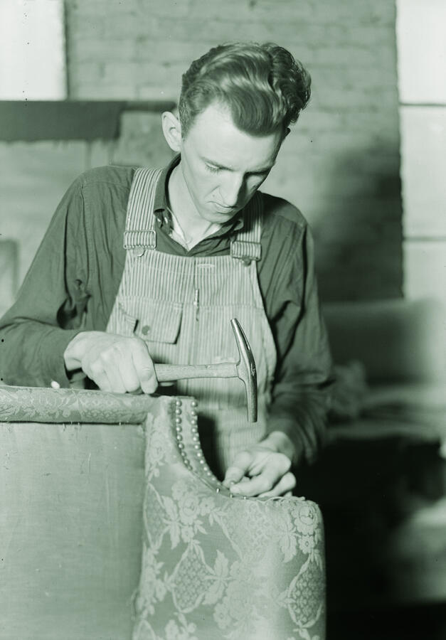 Vintage stoffeerwerk nagelen Vintage stoffeerwerk nagelen