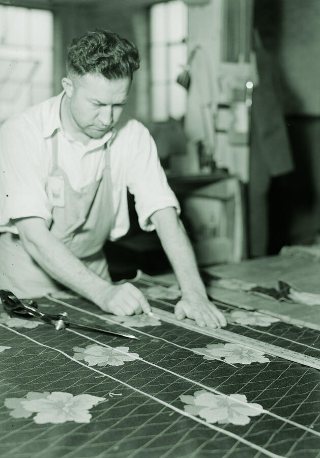 Vintage stoffeerwerk knippen Vintage stoffeerwerk knippen